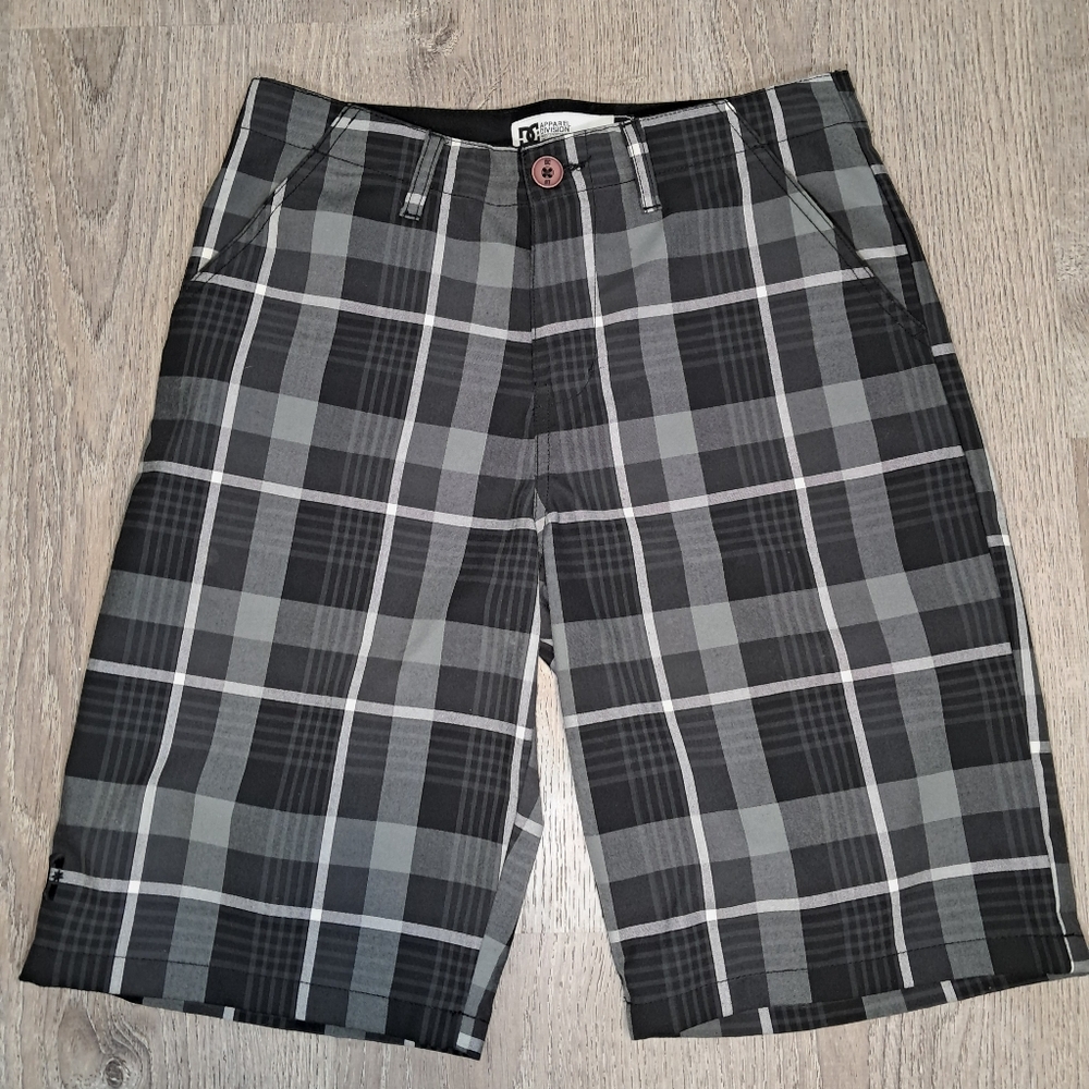 DC Shoes Chino Shorts Mens Size 30 Gray Black Plaid